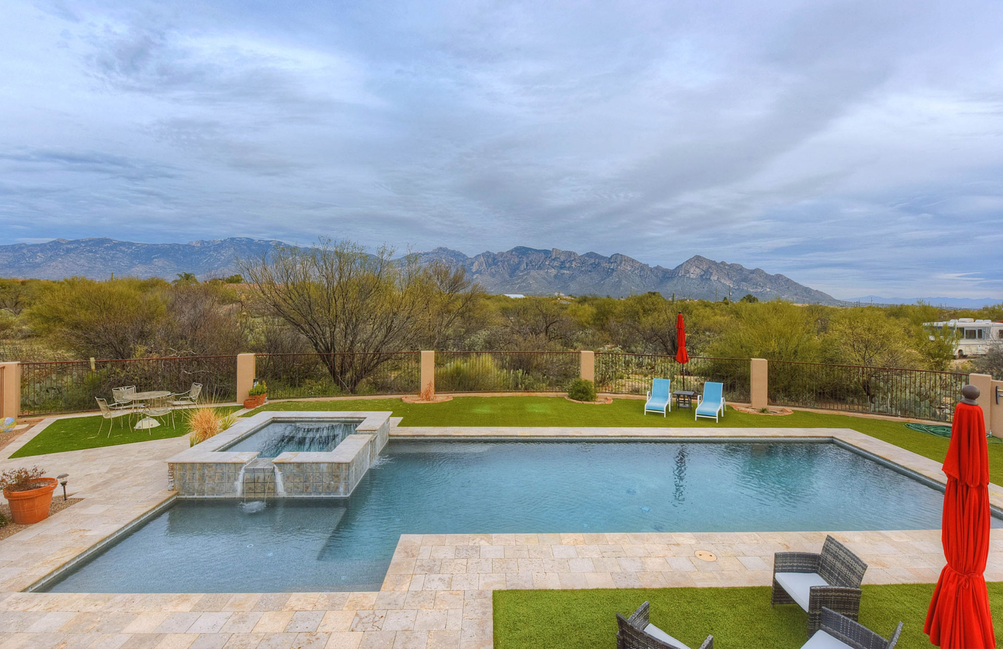 Bennet Project: Luxurious Custom Pools